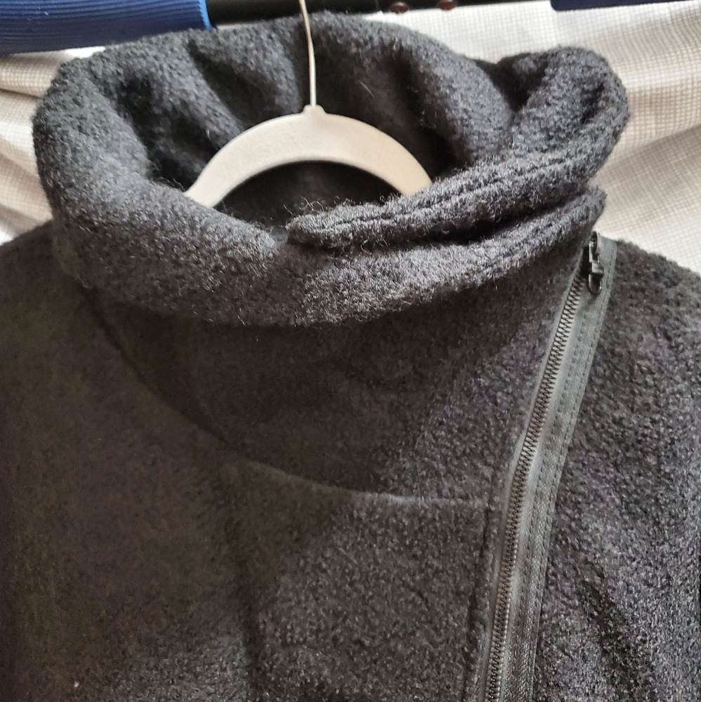 Bench Jacket - Picture 3 of 8